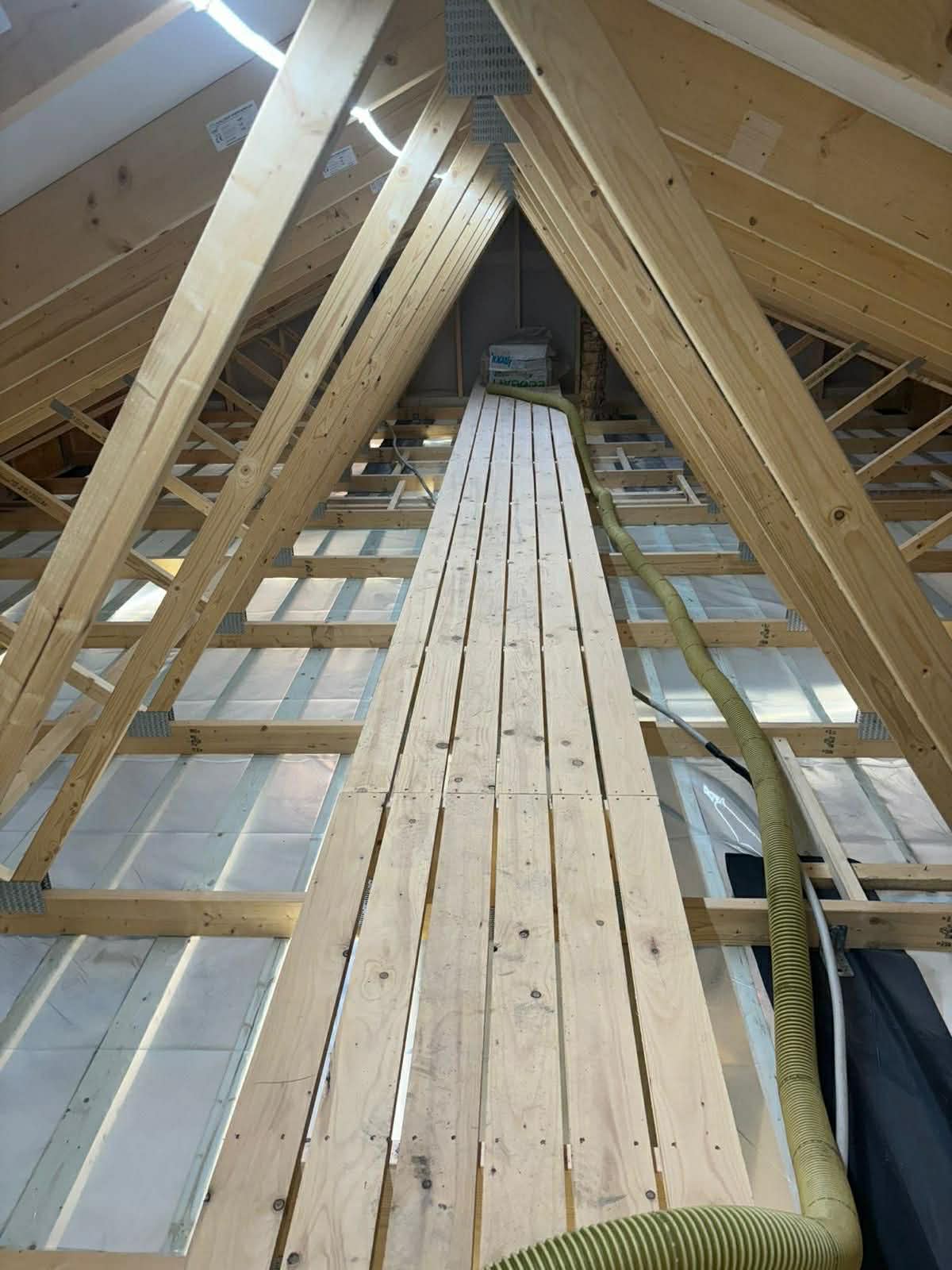 Gangbro til loft før isolering